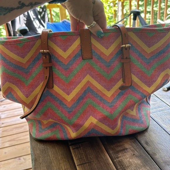 Authentic Dooney and Bourke tote w 3 inner compartments(1 of which is a zipper). - Picture 3 of 7